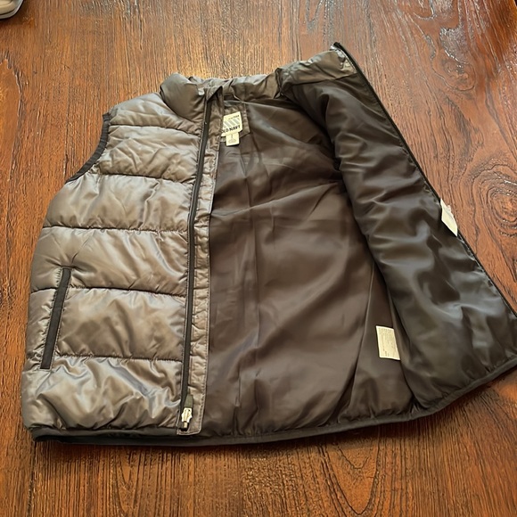 NWT Old Navy puffer vest - Picture 2 of 2